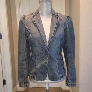 Great jean jacket. Great condition